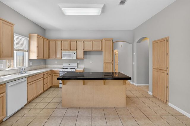 9795 W Taron Dr, Elk Grove, CA 95757