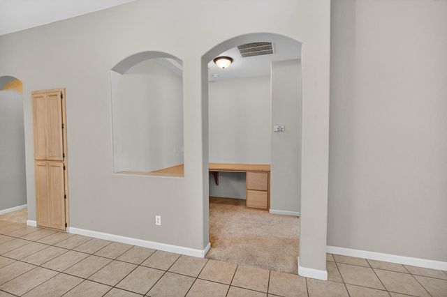 9795 W Taron Dr, Elk Grove, CA 95757