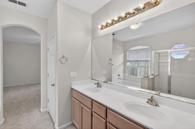 9795 W Taron Dr, Elk Grove, CA 95757