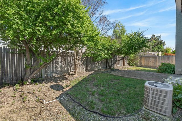 9795 W Taron Dr, Elk Grove, CA 95757