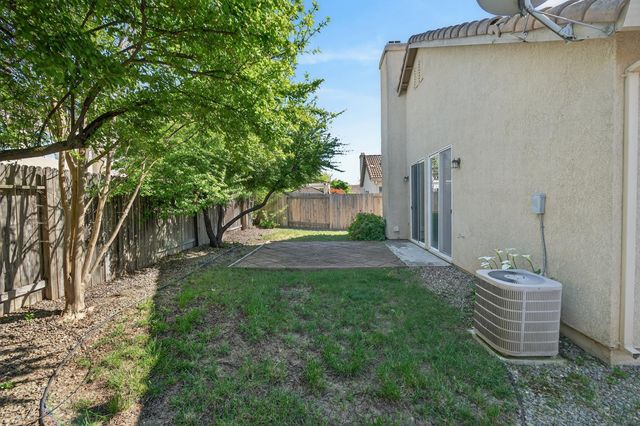 9795 W Taron Dr, Elk Grove, CA 95757