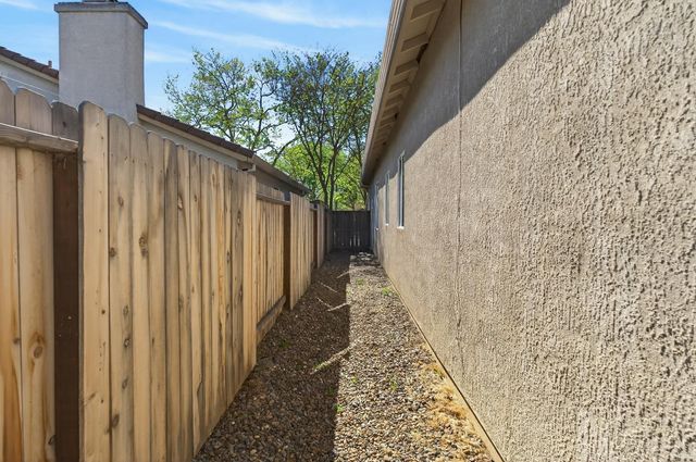 9795 W Taron Dr, Elk Grove, CA 95757