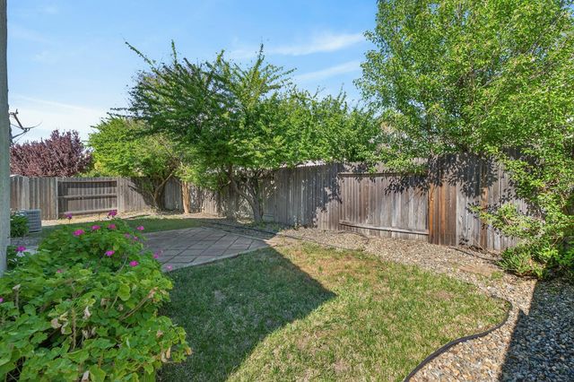 9795 W Taron Dr, Elk Grove, CA 95757