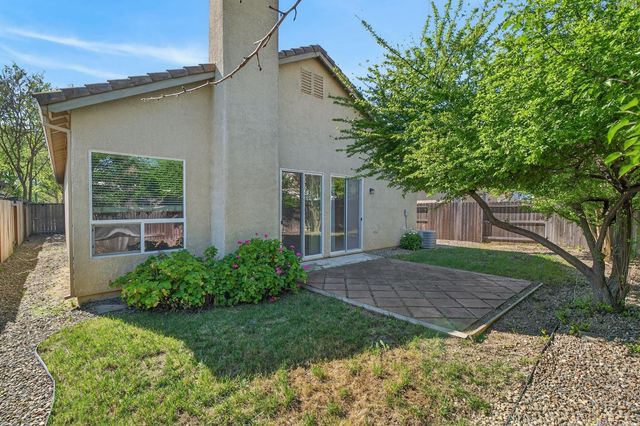 9795 W Taron Dr, Elk Grove, CA 95757