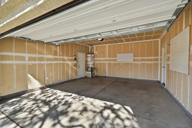 9795 W Taron Dr, Elk Grove, CA 95757