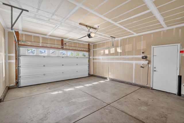 9795 W Taron Dr, Elk Grove, CA 95757