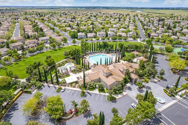 9795 W Taron Dr, Elk Grove, CA 95757