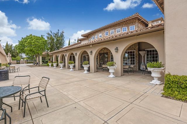 9795 W Taron Dr, Elk Grove, CA 95757