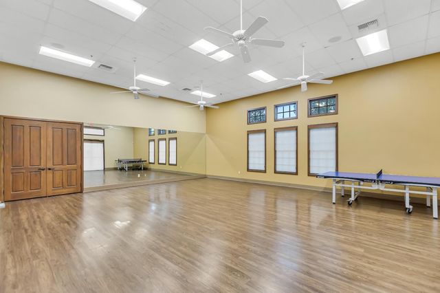 9795 W Taron Dr, Elk Grove, CA 95757