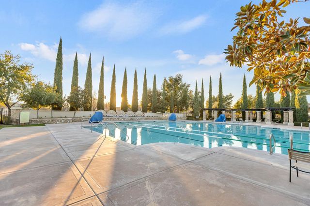 9795 W Taron Dr, Elk Grove, CA 95757