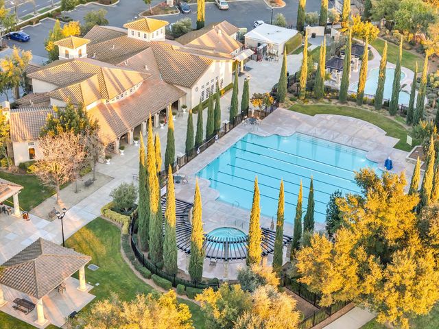 9795 W Taron Dr, Elk Grove, CA 95757