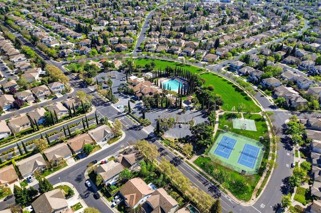 9795 W Taron Dr, Elk Grove, CA 95757