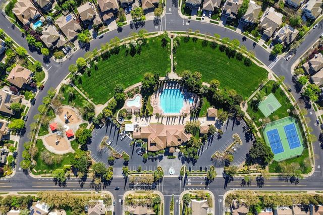 9795 W Taron Dr, Elk Grove, CA 95757