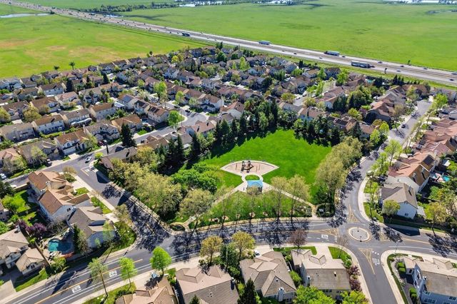 9795 W Taron Dr, Elk Grove, CA 95757