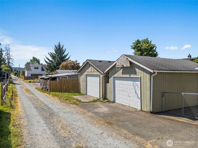 612 7th St SW, Puyallup, WA 98371
