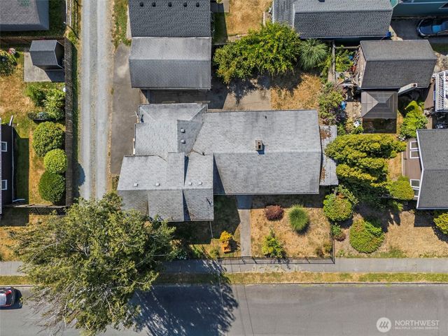 612 7th St SW, Puyallup, WA 98371