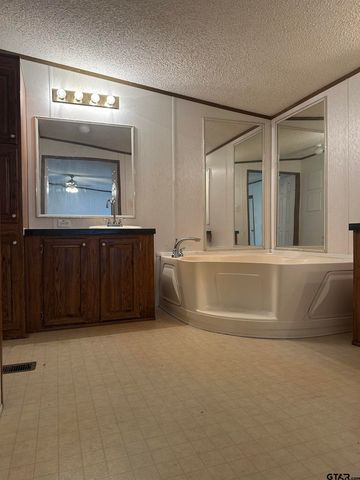 19448 N US Hwy 69, Lindale, TX 75771