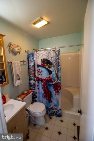 421 VILLAGE LN, Pottstown, PA 19464