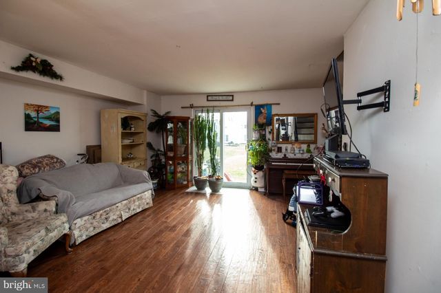 421 VILLAGE LN, Pottstown, PA 19464