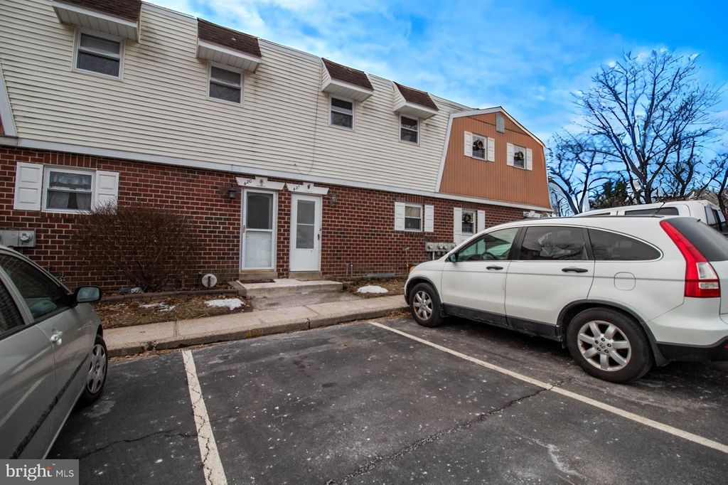 421 VILLAGE LN, Pottstown, PA 19464