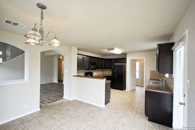 2121 SINCLAIR DR, New Braunfels, TX 78130