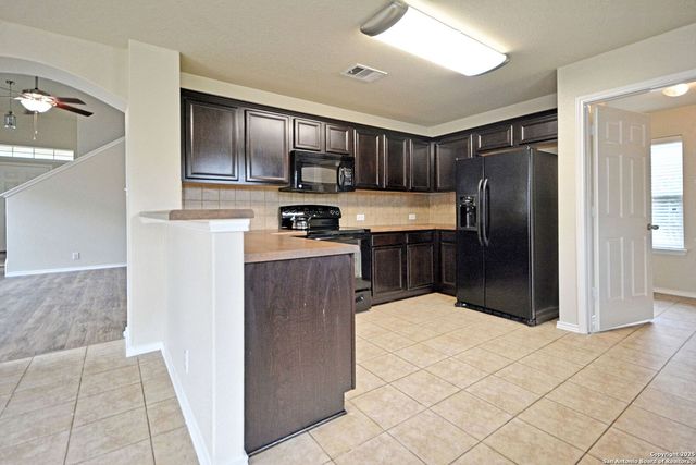 2121 SINCLAIR DR, New Braunfels, TX 78130