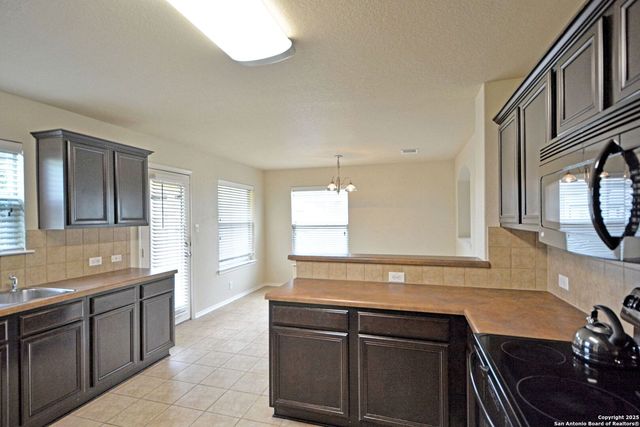2121 SINCLAIR DR, New Braunfels, TX 78130