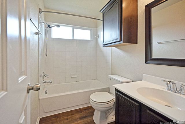 2121 SINCLAIR DR, New Braunfels, TX 78130