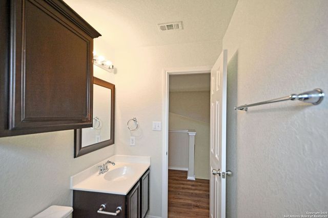 2121 SINCLAIR DR, New Braunfels, TX 78130