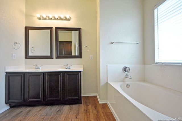 2121 SINCLAIR DR, New Braunfels, TX 78130