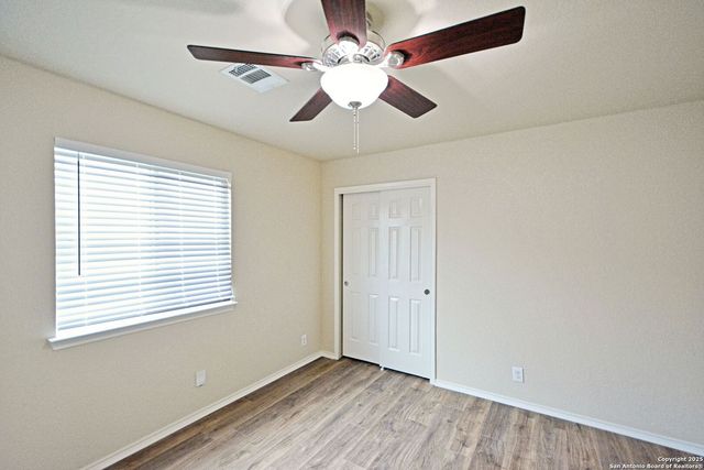 2121 SINCLAIR DR, New Braunfels, TX 78130