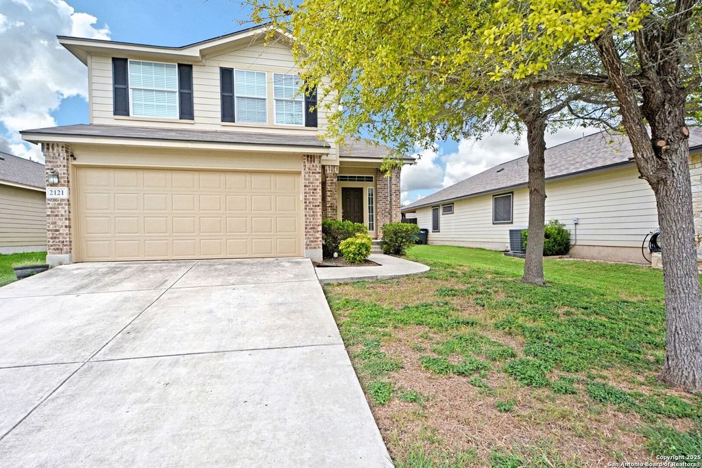 2121 SINCLAIR DR, New Braunfels, TX 78130