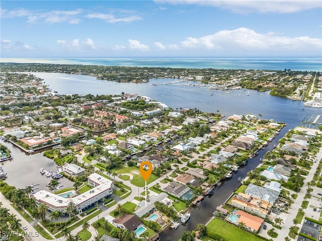 1589 Osprey AVE, Naples, FL 34102