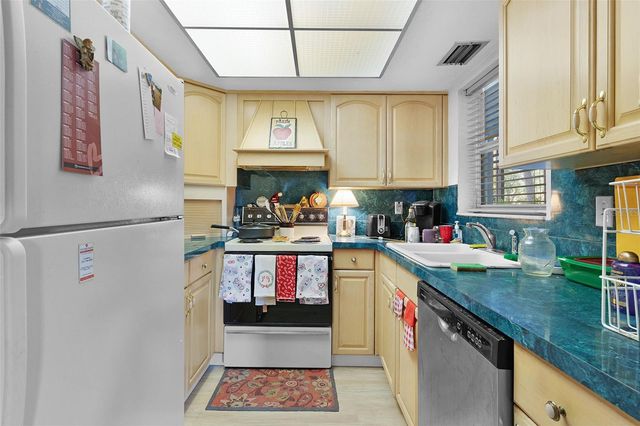 15104 SANDALWOOD DRIVE 104, Wildwood, FL 34785