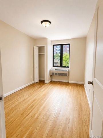 60-70 Woodhaven Boulevard 4I, Elmhurst, NY 11373