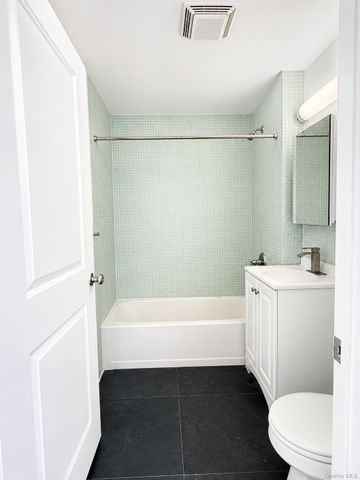 60-70 Woodhaven Boulevard 4I, Elmhurst, NY 11373