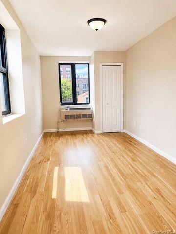 60-70 Woodhaven Boulevard 4I, Elmhurst, NY 11373