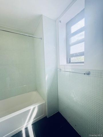 60-70 Woodhaven Boulevard 4I, Elmhurst, NY 11373