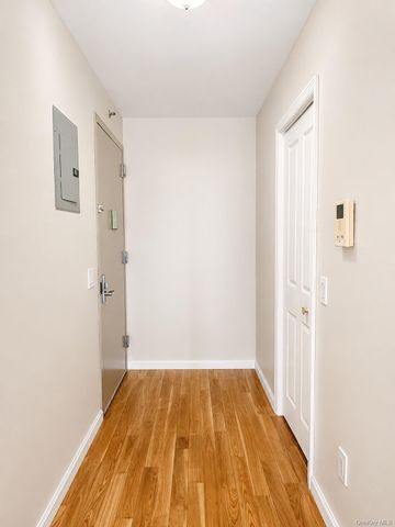 60-70 Woodhaven Boulevard 4I, Elmhurst, NY 11373