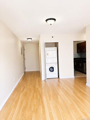 60-70 Woodhaven Boulevard 4I, Elmhurst, NY 11373