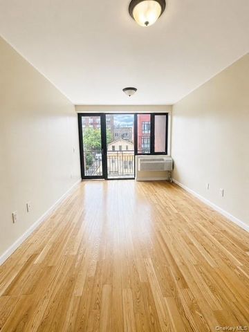 60-70 Woodhaven Boulevard 4I, Elmhurst, NY 11373
