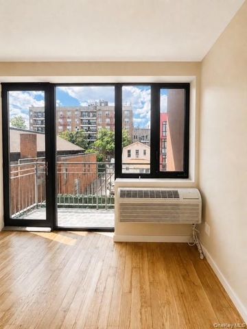 60-70 Woodhaven Boulevard 4I, Elmhurst, NY 11373
