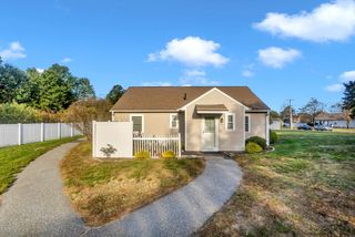 97 Collins 97, Chicopee, MA 01022