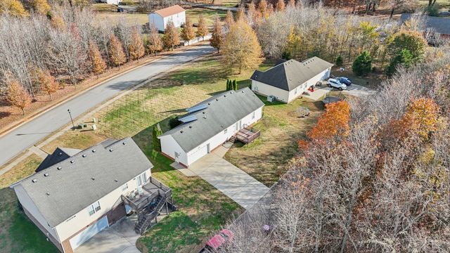 177 Monticello Dr, Pleasant View, TN 37146