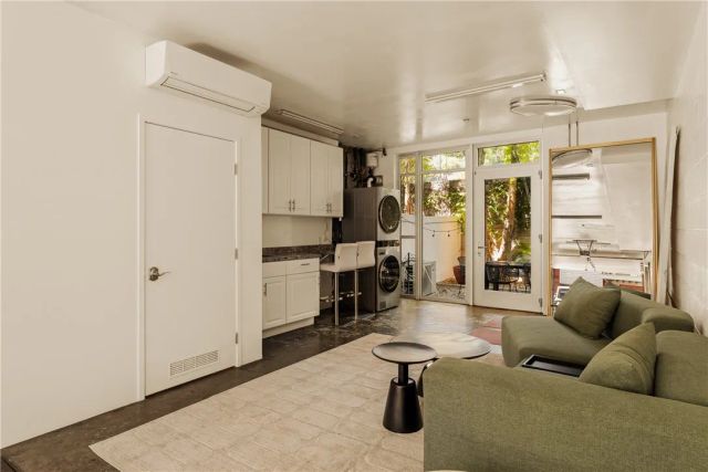 3450 Cahuenga West 907, Los Angeles, CA 90068