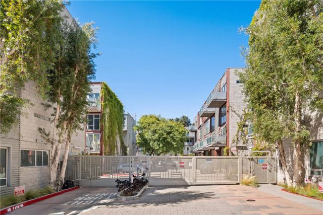 3450 Cahuenga West 907, Los Angeles, CA 90068