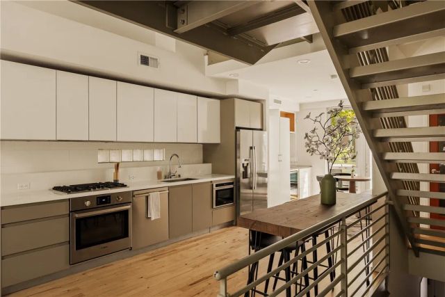 3450 Cahuenga West 907, Los Angeles, CA 90068