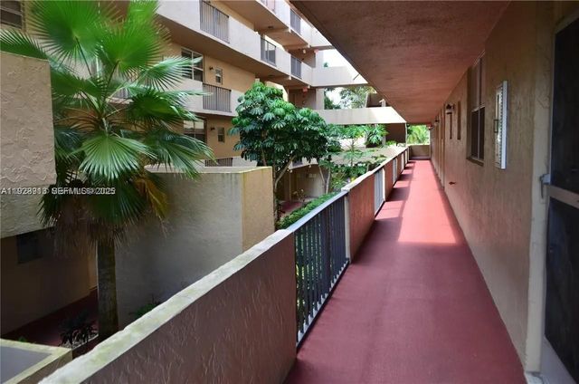 403 NW 68th Ave 206, Plantation, FL 33317