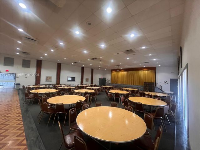 403 NW 68th Ave 206, Plantation, FL 33317