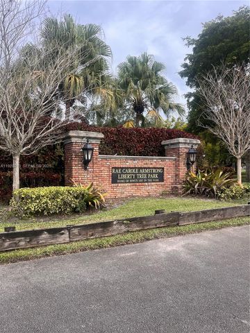 403 NW 68th Ave 206, Plantation, FL 33317